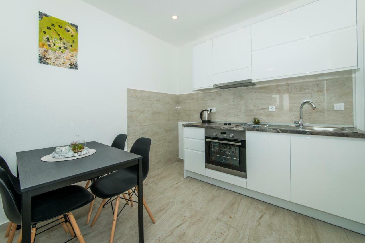 Apartmani Spiline - Mia Baška Voda Exterior foto